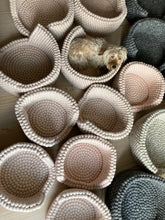 Indlæs billede til gallerivisning Hundeseng i uld - medium