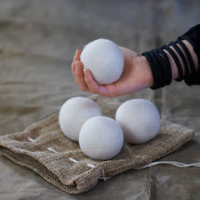 Indlæs billede til gallerivisning Wool laundry dryer balls handmade in Nepal