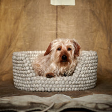 Indlæs billede til gallerivisning Wool dog bed handmade in Nepal. Pet supplies