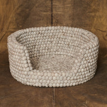 Indlæs billede til gallerivisning Wool dog bed handmade in Nepal. Pet supplies