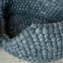 Indlæs billede til gallerivisning Hundeseng i uld - medium